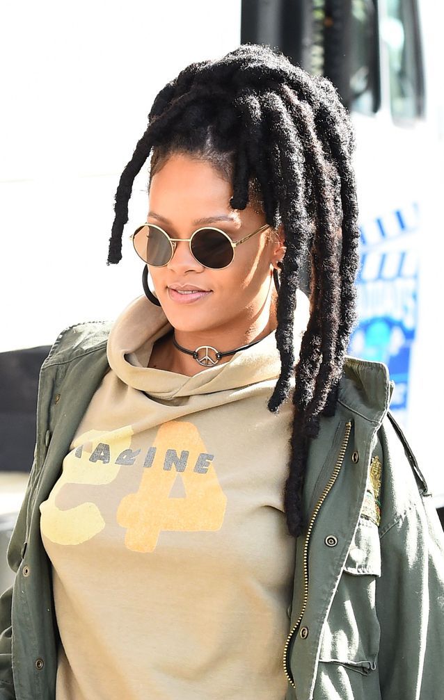 Rihanna qui porte des dreadlocks